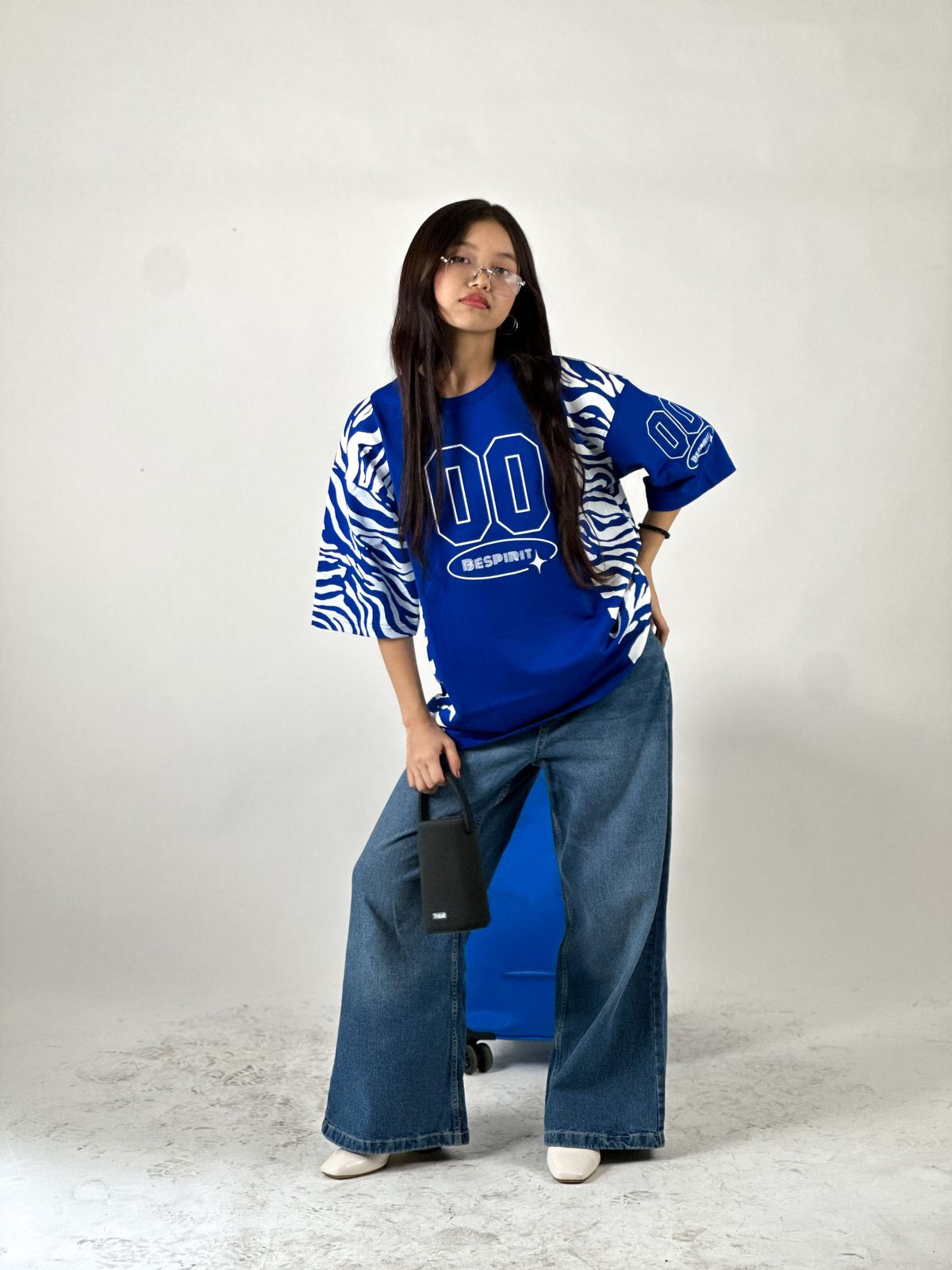 FIVE SLEEVE OVERSEIZED TSHIRT  WITH PRINT