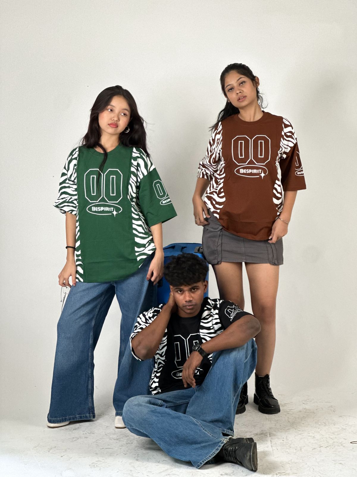 FIVE SLEEVE OVERSEIZED TSHIRT  WITH PRINT