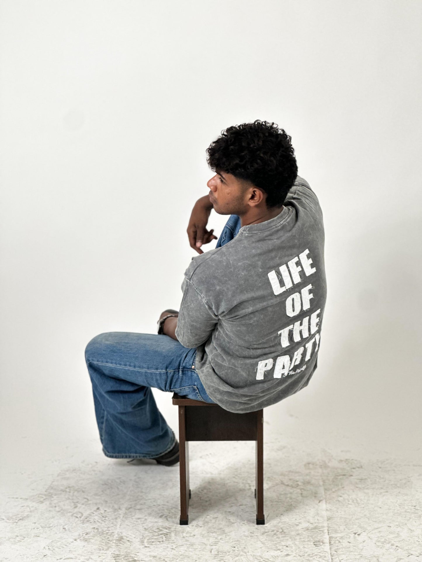 FIVE SLEEVE OVERSEIZED TSHIRT OPTICAL WASH WITH BACK EMBROIDERY