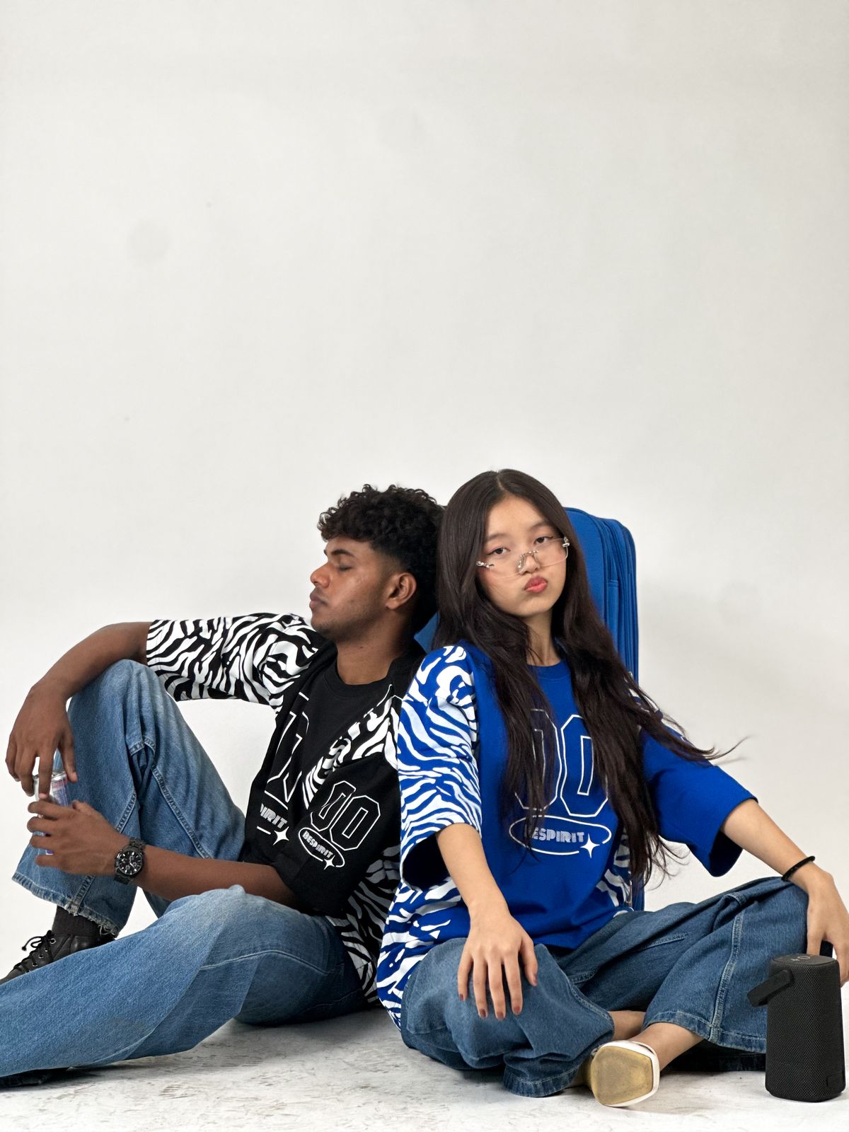 FIVE SLEEVE OVERSEIZED TSHIRT  WITH PRINT