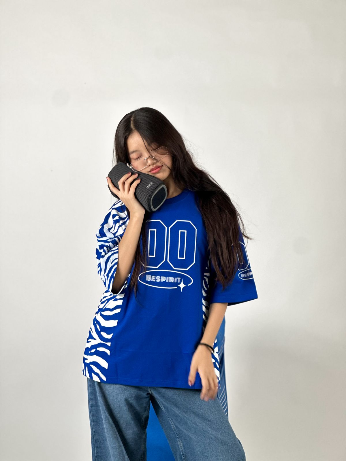 FIVE SLEEVE OVERSEIZED TSHIRT  WITH PRINT