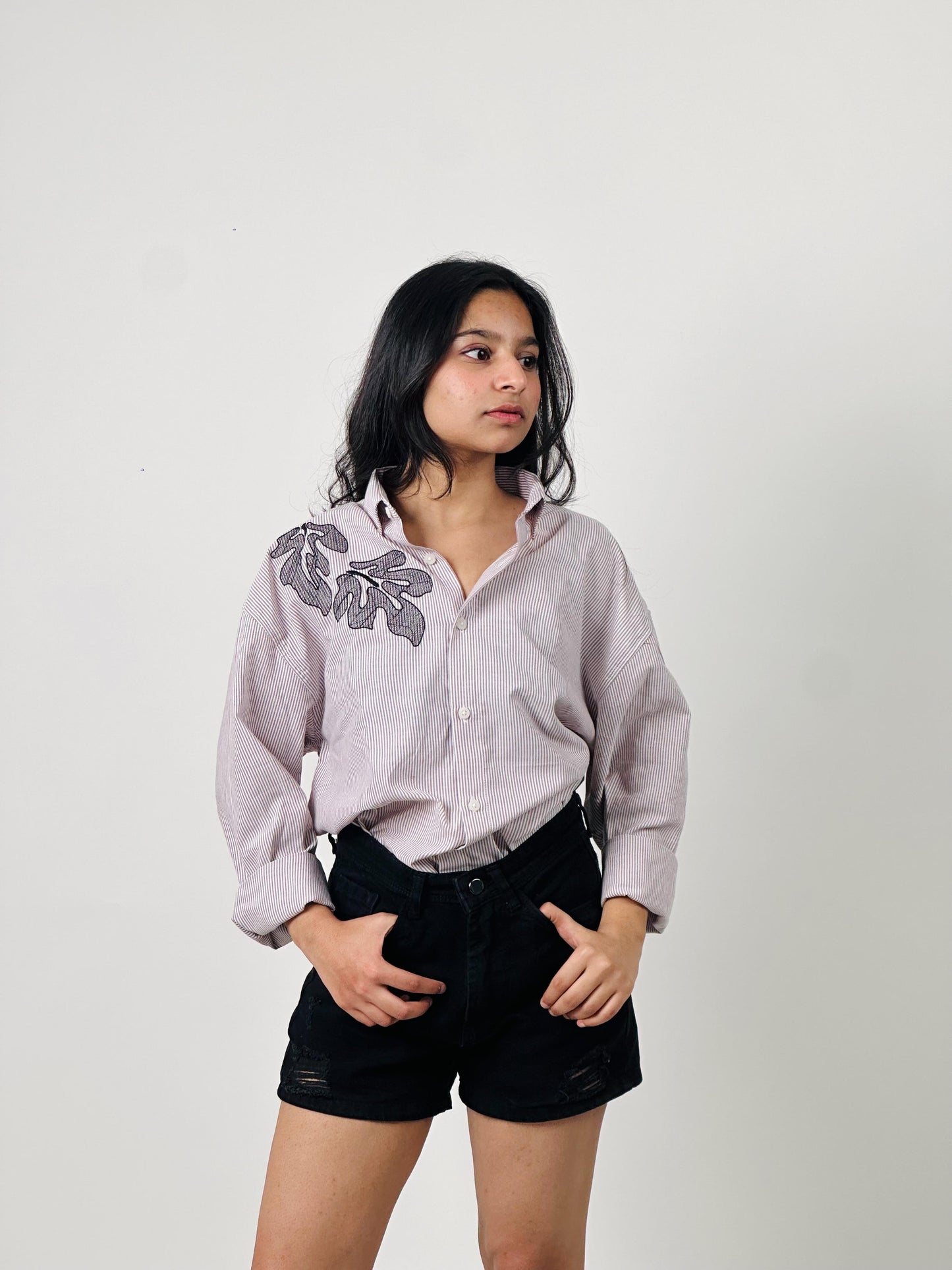 Oversiezed stripes shirt with heavy embroidery