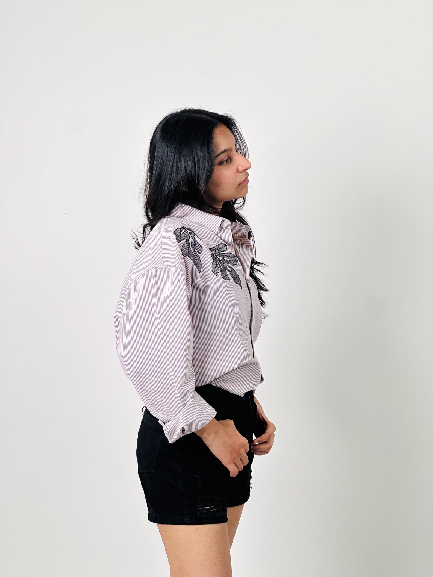 Oversiezed stripes shirt with heavy embroidery