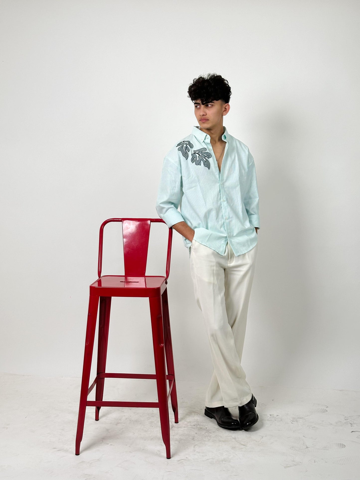 Oversiezed stripes shirt with heavy embroidery