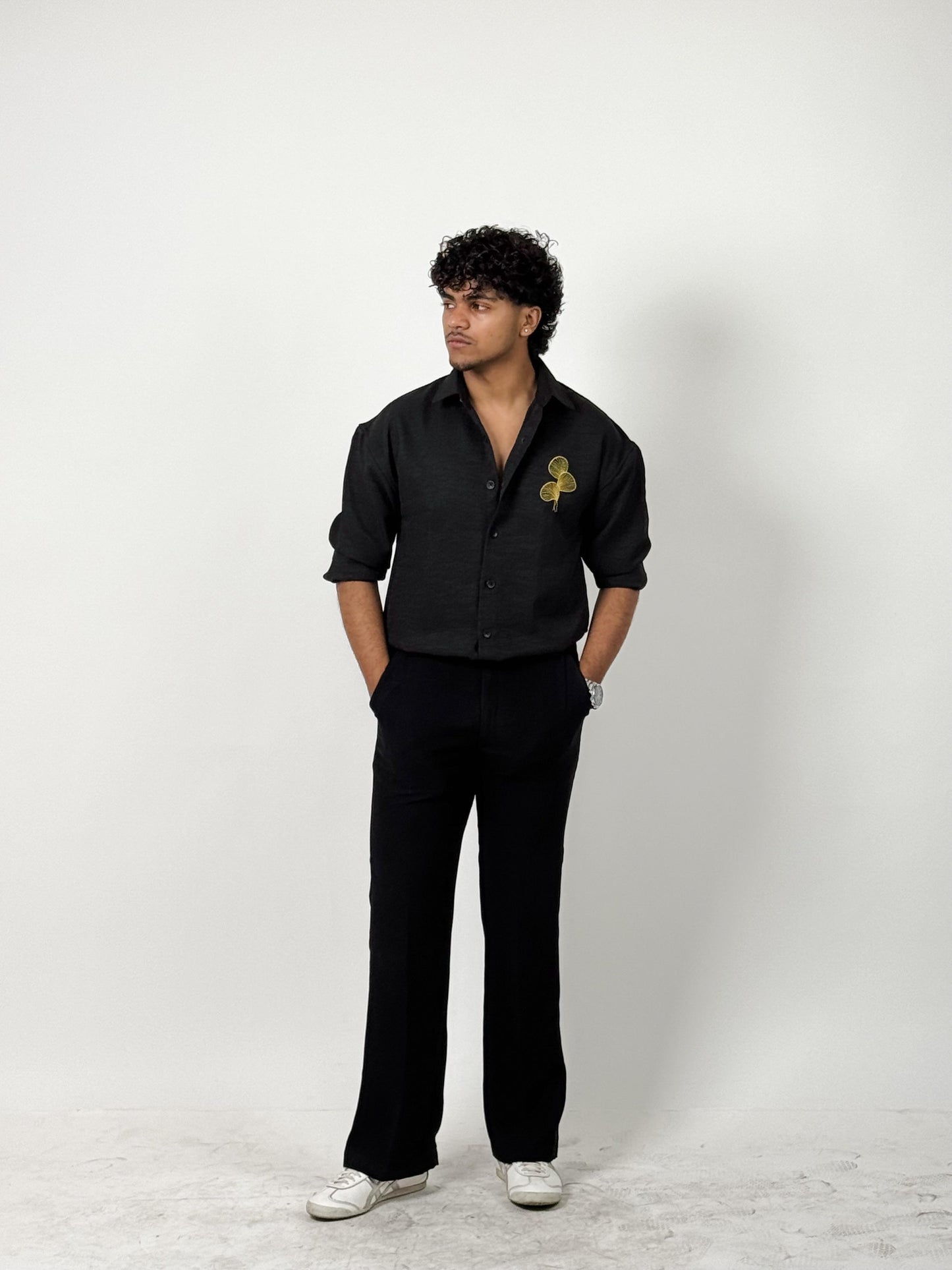 Oversiezed linen shirt with heavy embroidery