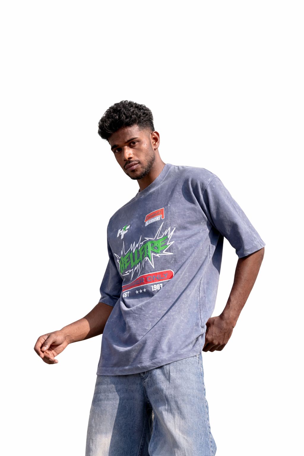 OVERSEIZED TSHIRT WITH CUTTENS AND PRINT