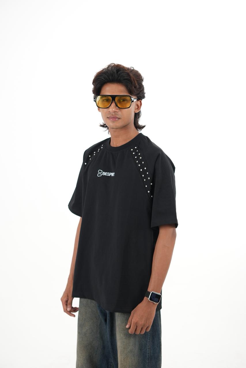 Overseized Drop shoulder Black tshirt with stone