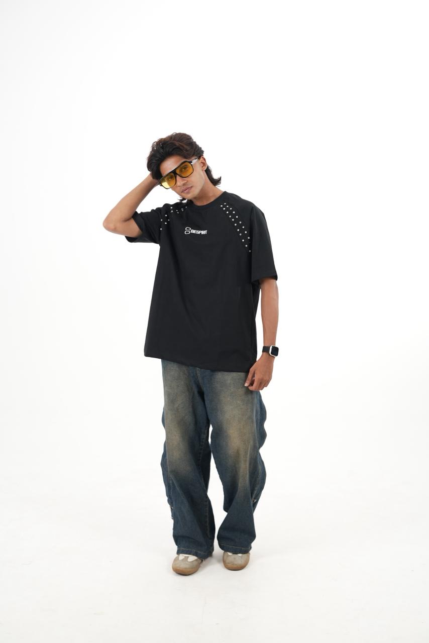 Overseized Drop shoulder Black tshirt with stone